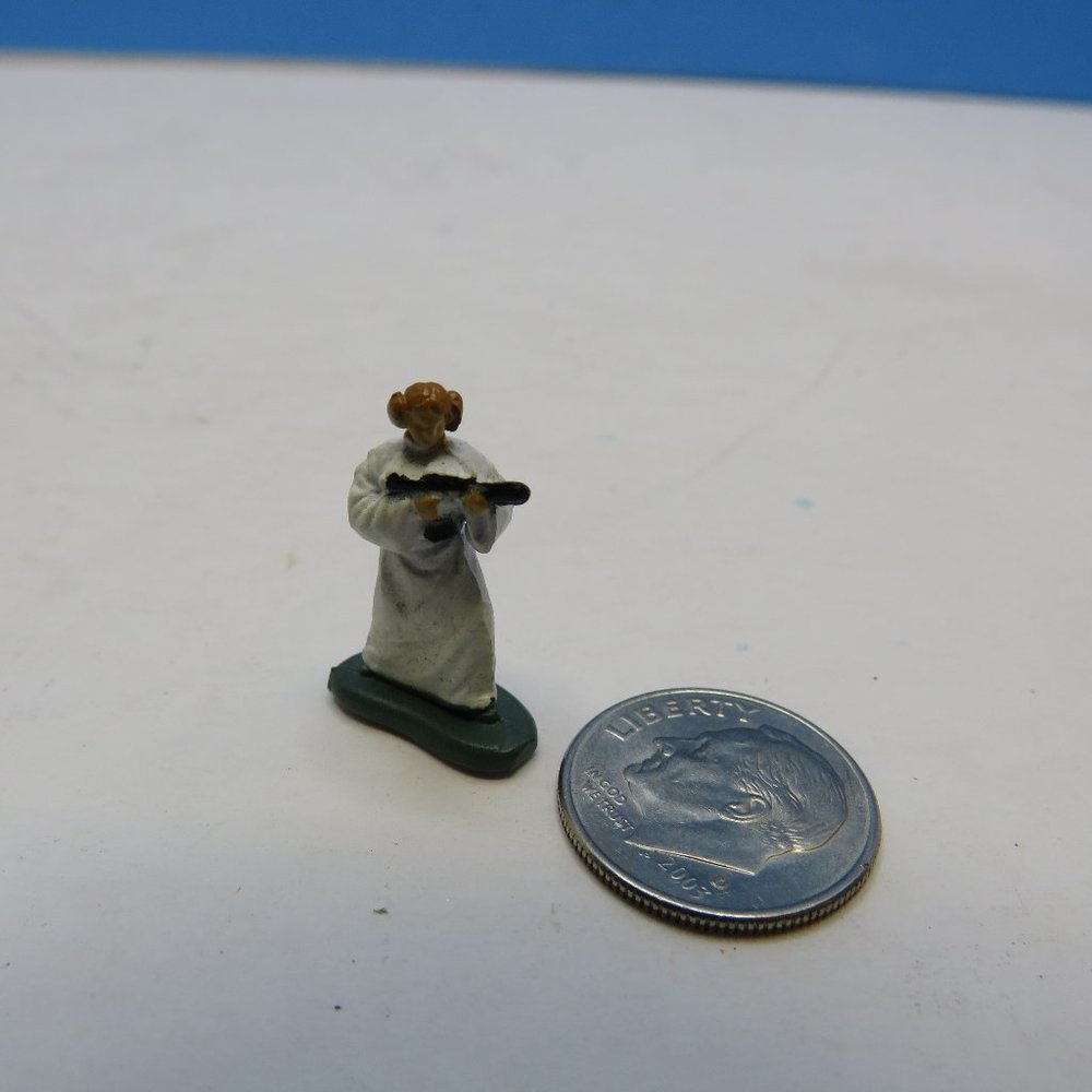 VTG Micro Machine Princess Leia Figurine Holding Blaster.